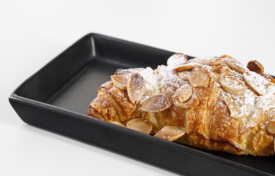 ALMOND CROISSANT
