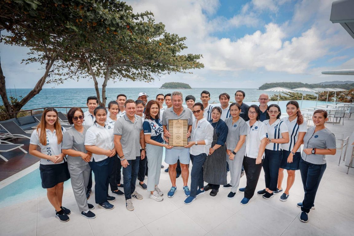 kata-rocks-hotel-team-celebrating-haute-grandeur-award-2025